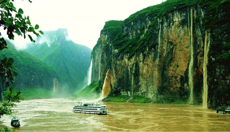 Cruising the Yangtze River in China: Paddling through the Chinese Aura 